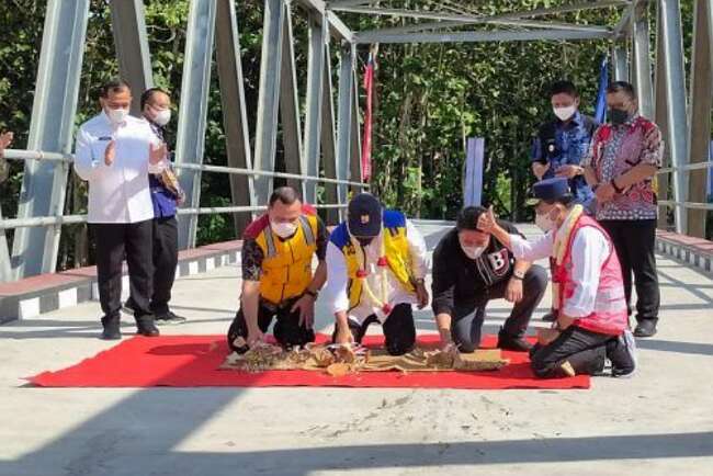 Menteri, Ketua KPK dan Gubernur Sumsel Resmikan Jembatan Air Lontar