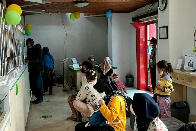 Jelang Lebaran, Pegadaian Ramai Dikunjungi