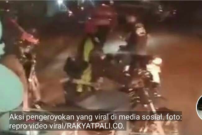 Viral, Aksi Saling Salip Truk Vs Tronton yang Berujung Sopir Truk Dikeroyok