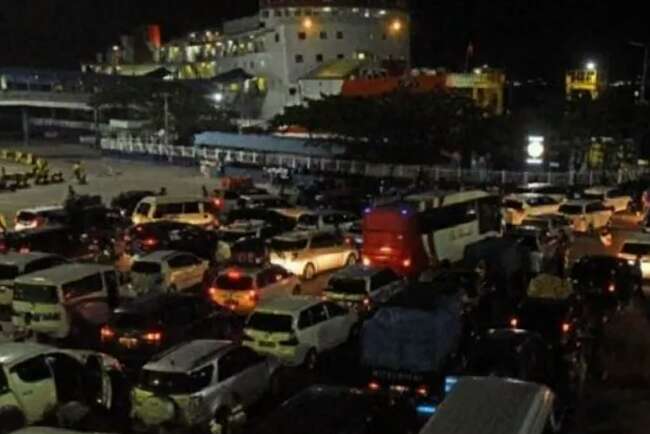 Truk Tak Angkut Sembako Dilarang Melintas Pelabuhan Merak Mulai Malam Ini