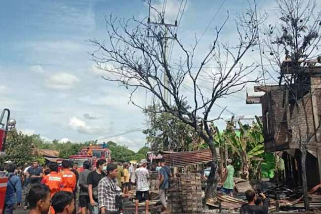 Syukurlah, Korban Jiwa Tak Ada saat Mobil Minyak Membakar dan Menghanguskan 5 Rumah Warga