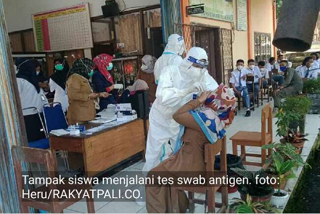 Cegah Klaster Sekolah, Pelajar dan Guru di PALI Jalani Swab Antigen