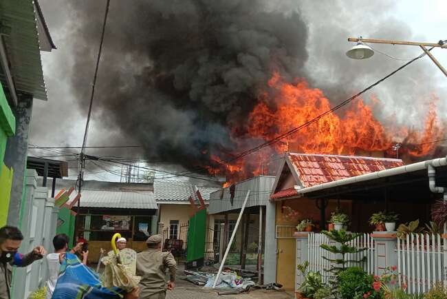 Kredit Macet, Wanita Ini Bakar Rumah karena Tak Mau Disita