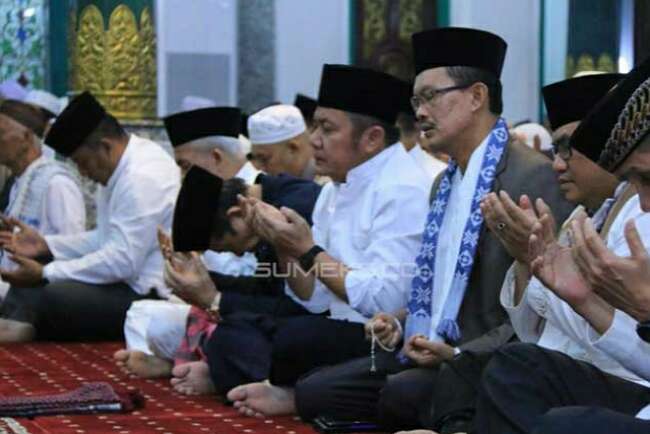 Gubernur Sumsel Salat Idul Fitri di Masjid Agung