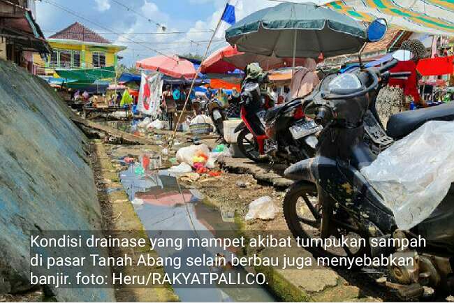 Halo Pak, Drainase Mampet di Pasar Tanah Abang Tolong Direspon!