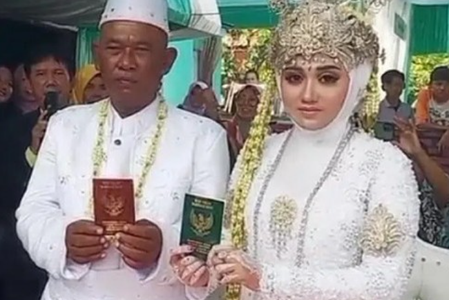 Ternyata Ada Kisah Memilukan Kakek Tajir yang Nikahi Gadis 19 Tahun