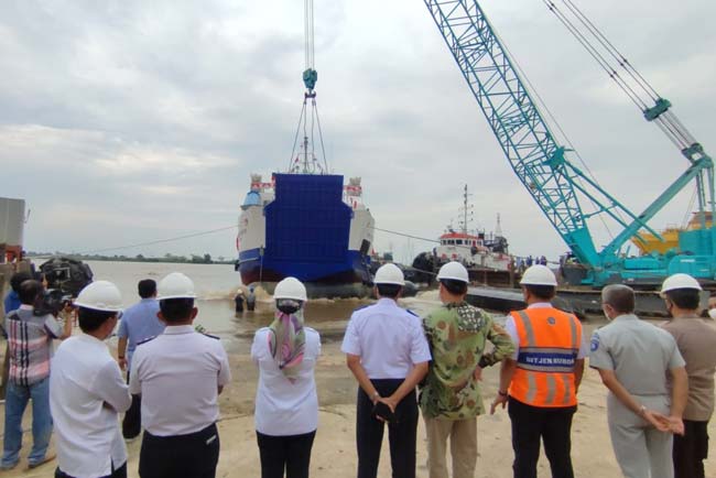 KMP Puteri Leanpuri Buatan PT Mariana Bahagia  Diluncurkan