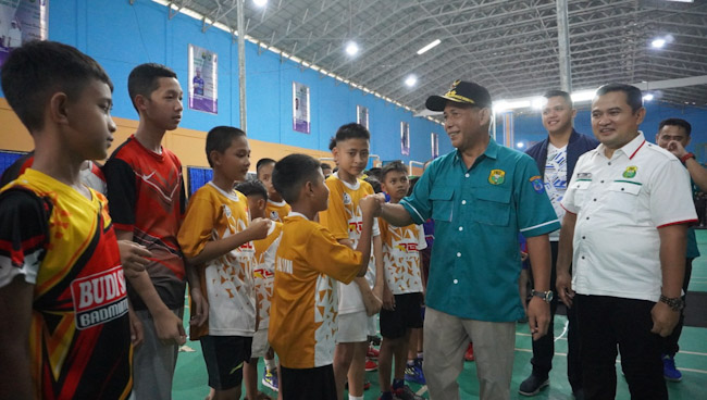 Ratusan Pebulutangkis Ikuti Bupati OKI Open