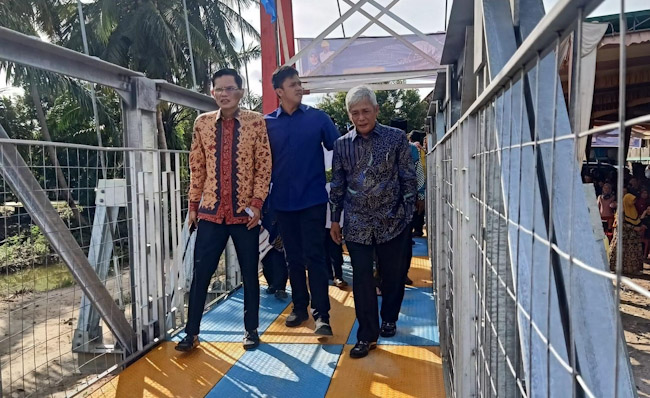 Jembatan Gantung Instagramable, Topang Ekonomi dan Pariwisata Desa Sugih Waras