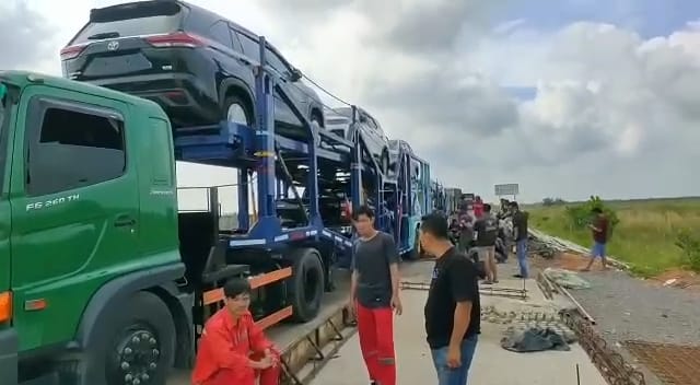 Tol Kayuagung-Palembang Macet Parah, Pengguna Jalan Dirugikan