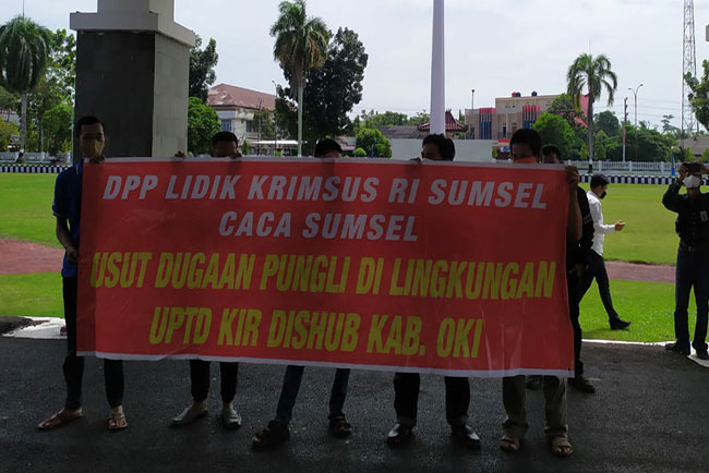 Pendemo Minta Usut Indikasi Pungli di UPTD KIR