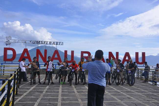 Internet Masih ‘Lelet’ di Lokasi Wisata Danau Ranau