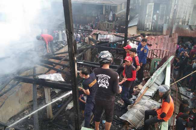 Rumah Warga di 32 Ilir Hangus, Satu Korban Menderita Luka Bakar