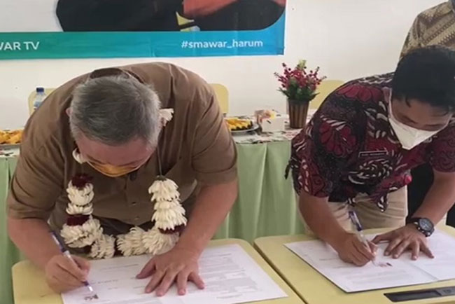 Salut! Dukung Anak Bangsa Cerdas, Lieus Sungkarisma Lepas Hak Atas Tanah SMAN 1