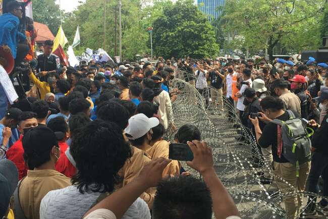 Parade Foto: Aksi Mahasiswa di Gedung DPRD Sumsel Hari Ini