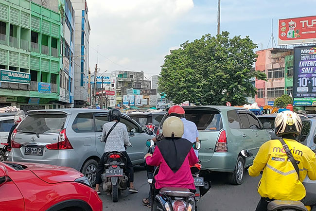 Jelang Lebaran, Jalanan di Kota Palembang Mulai Macet