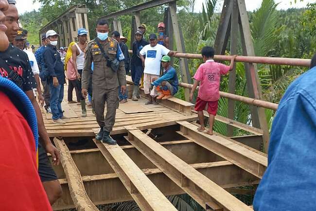 Ditutup Lagi, Jembatan Tanah Kering Kembali Rusak