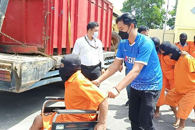 Melawan, 6 Begal Truk Kena Tembak