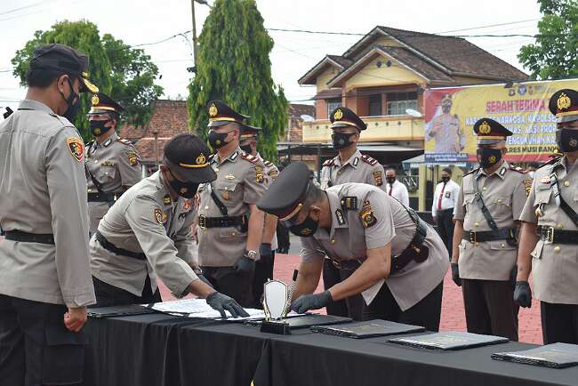 Banyak Ungkap Kasus Besar, AKP Jon Roni Promosi